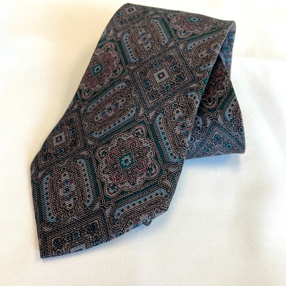 2/$15 - Britches of Georgetowne Vintage Blue / Violet Paisley Tie, 100% Silk EUC - Picture 1 of 7